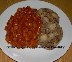 cizrnovy-gulas--pohankove-knedliky.jpg